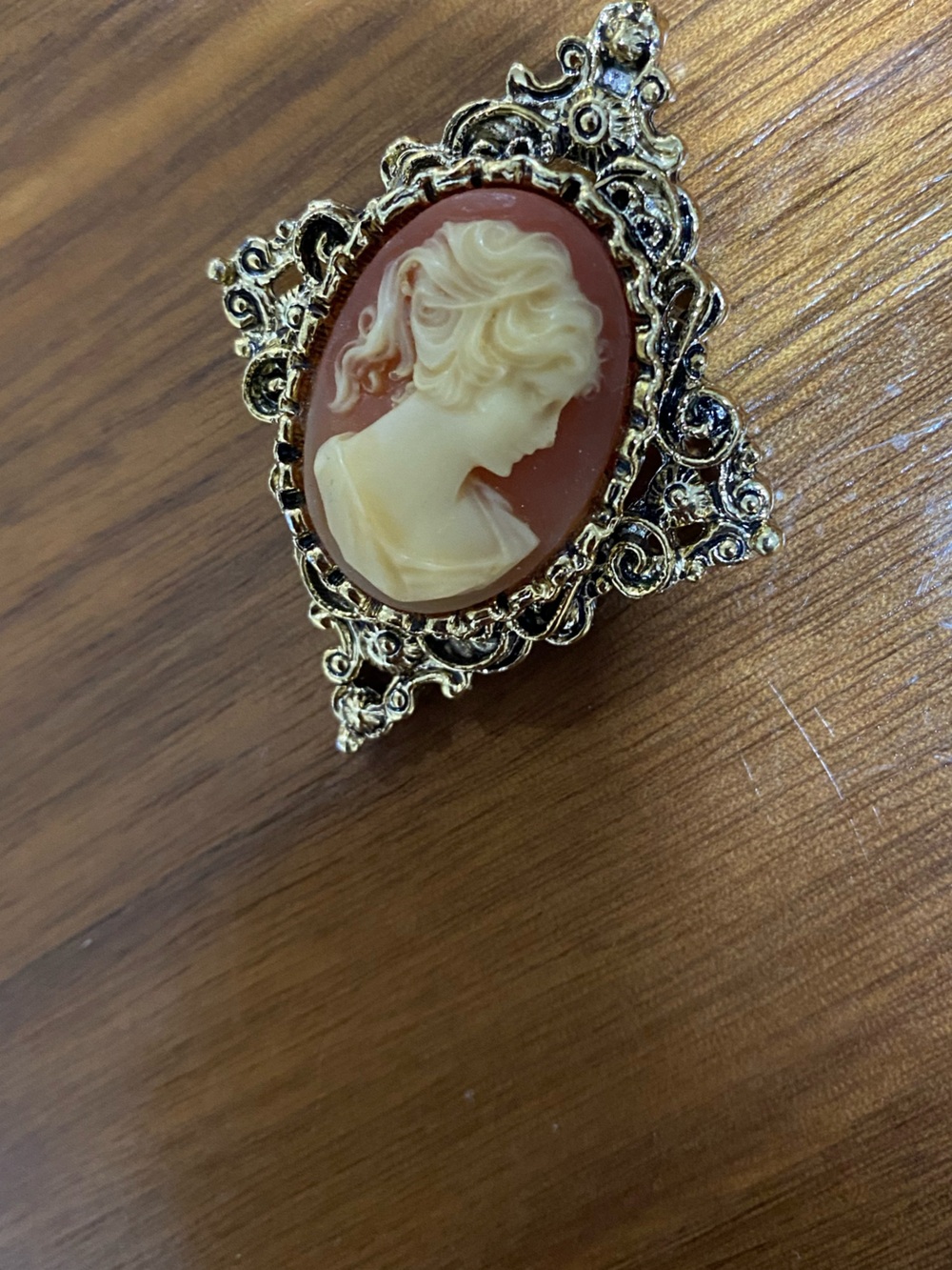 Classic Gold Cameo Brooch — Cream & Brown Cameo